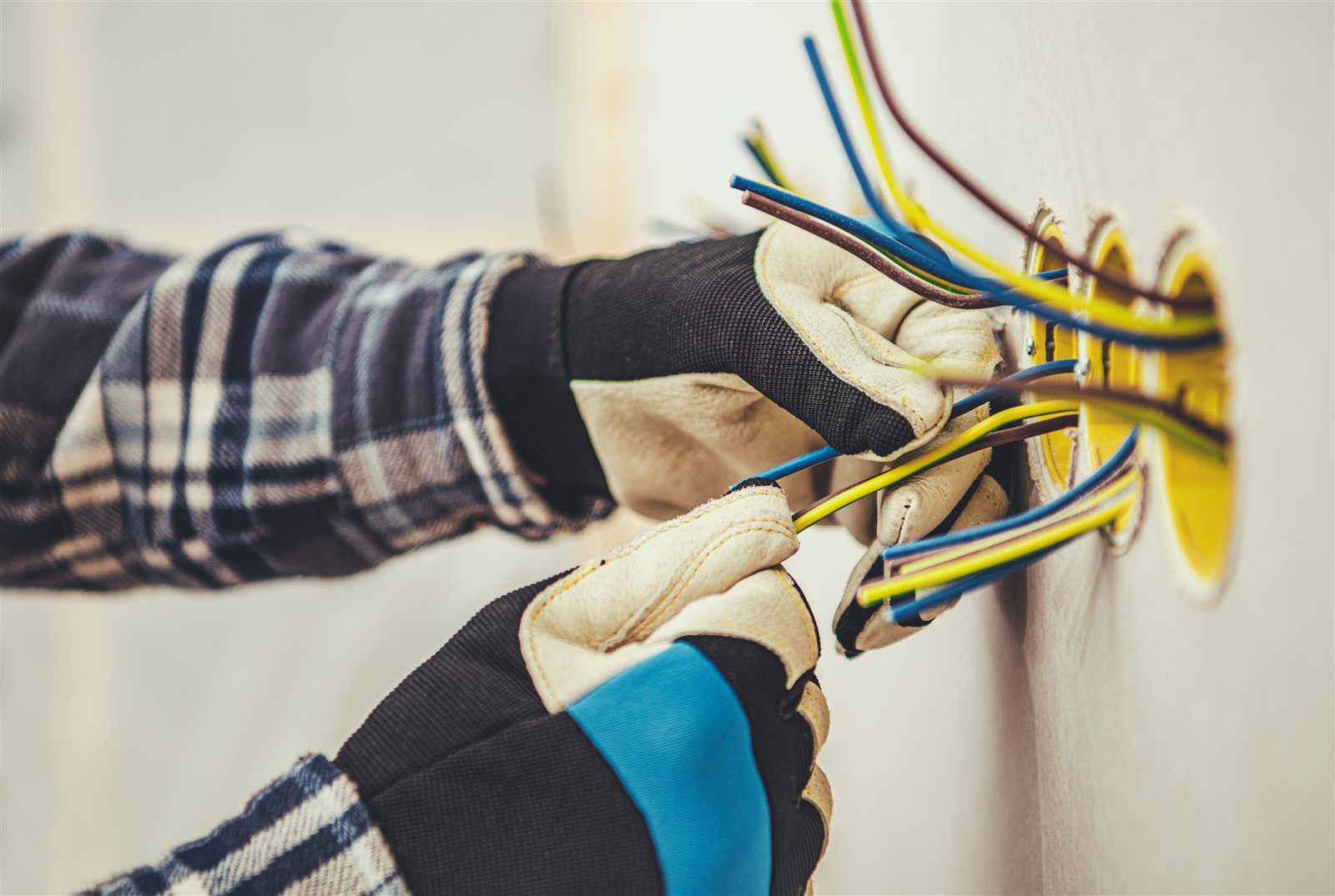 Enchufes e instalación eléctrica residencial